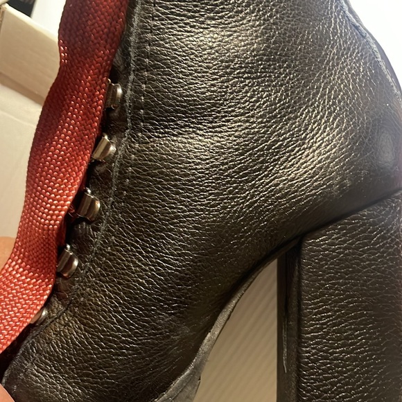 SCHUTZ original Woman’s “ZARA” black leather boot,with
Box & dust bag NEW - Picture 4 of 15